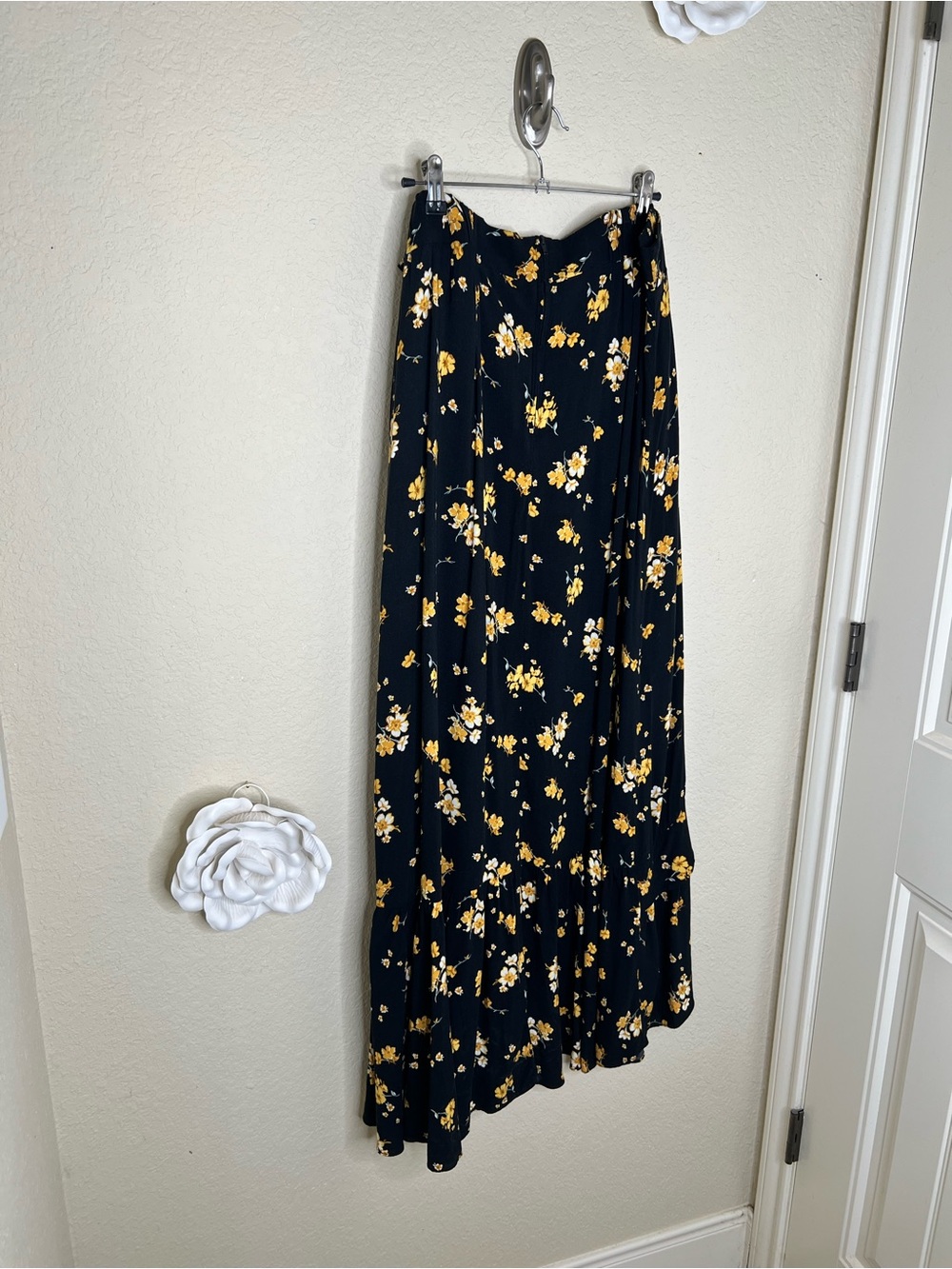 NTM: Torrid Floral Faux Wrap High Low Midi Skirt Size 2 Black Yellow Boho Plus - Picture 14 of 15